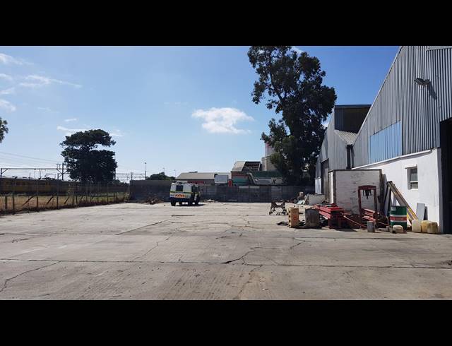 1,116M² FACTORY TO LET IN BLACKHEATH INDUSTRIAL